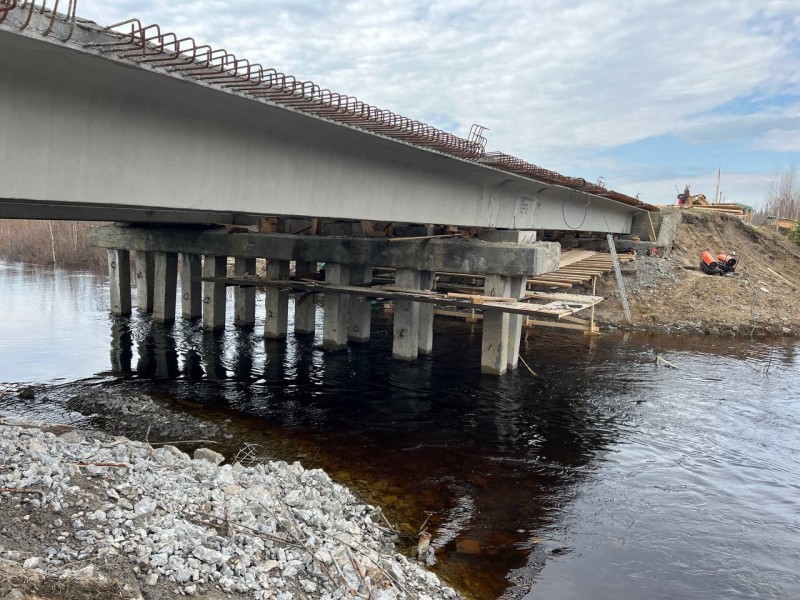 На трассе Сыктывкар – Нарьян-Мар ведется ремонт моста через реку Евсявис