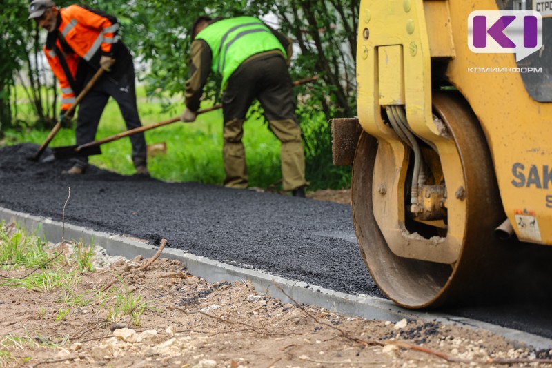 2,7 километра новых дорог и тротуаров: в Эжвинском районе проверили ход ремонтных работ