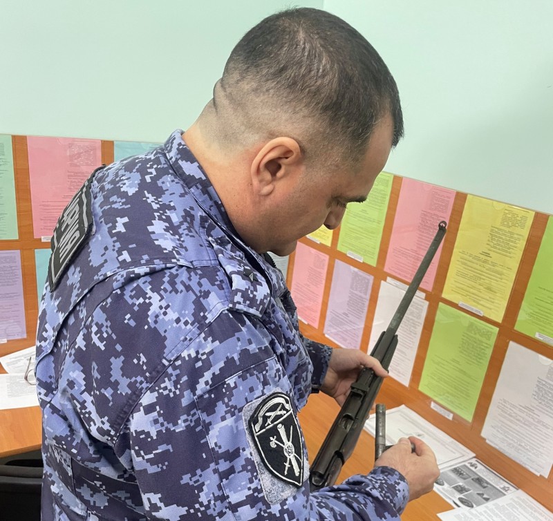 Житель Удорского района принес в Росгвардию найденное оружие