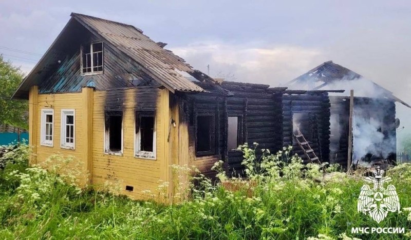 На месте пожара в Удорском районе обнаружены тела трех человек