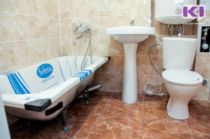 В Коми суд обязал жильца установить унитаз и выплатить 40 тысяч рублей соседке за регулярные протечки