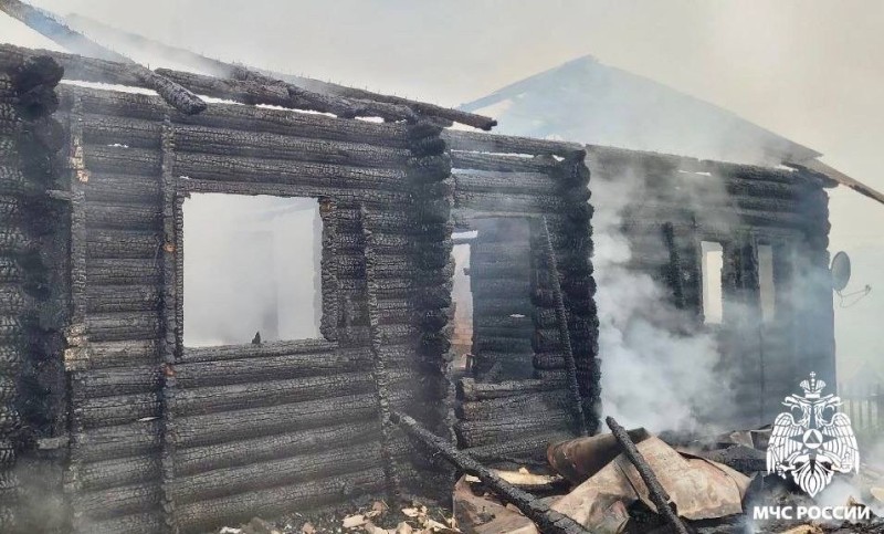 СУСК выясняет обстоятельства гибели трех людей на пожаре в Удорском районе
