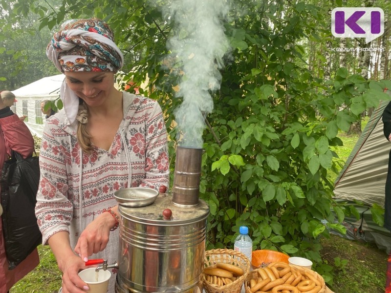 Три бани, веники и национальный колорит: в Сыктывкаре проходит фестиваль банной культуры