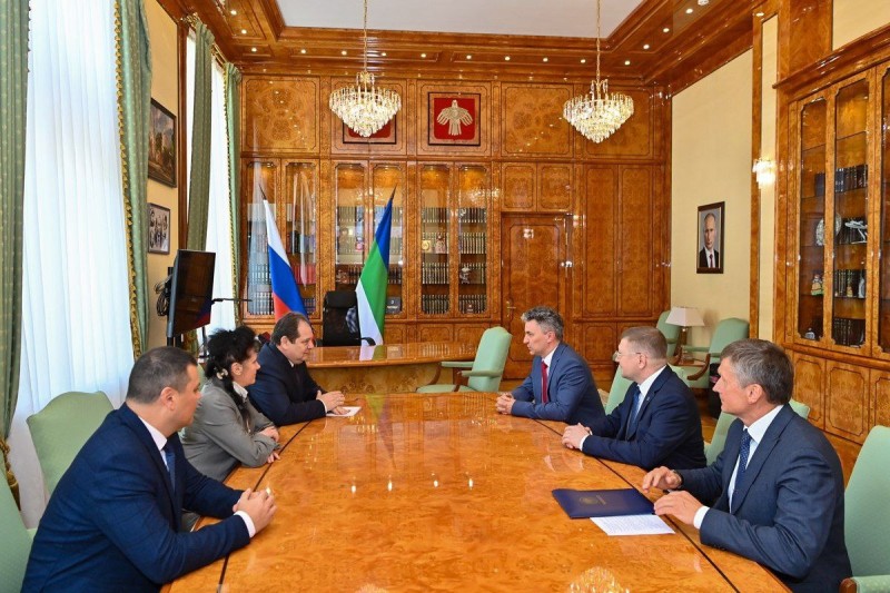 Ростислав Гольдштейн провел встречу с руководителем Северо-Западного главного управления Центробанка РФ Павлом Шаптала