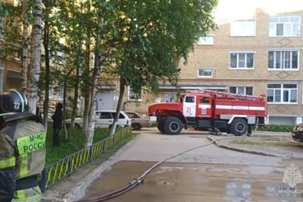 В поселке Подгорный девушка с ребенком выпрыгнули из окна, спасаясь от пожара