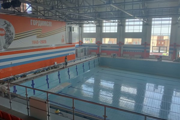 В спортивной школе по плаванию 