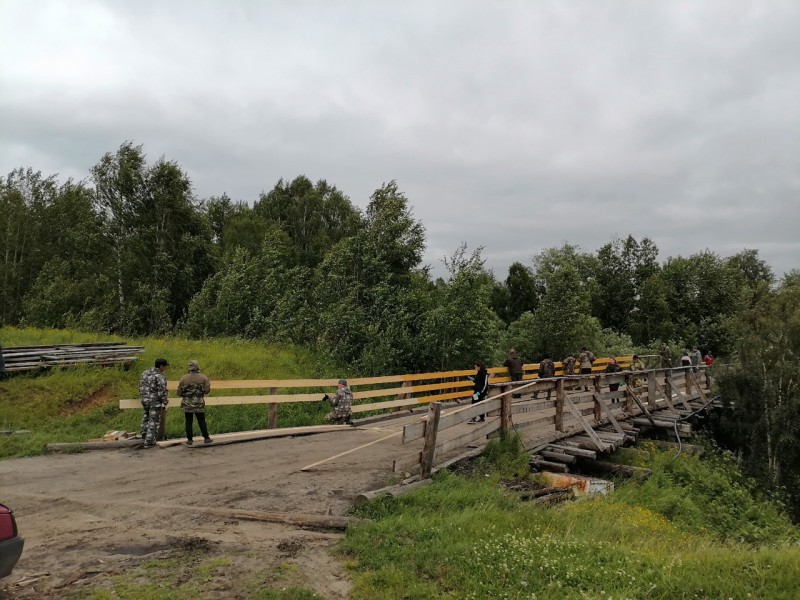 Жители старинного ижемского села своими силами отремонтировали центральный мост