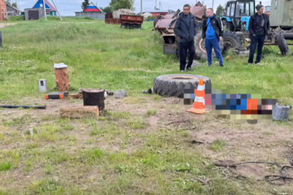 ️В Печорском районе при ремонте грузовика погиб человек