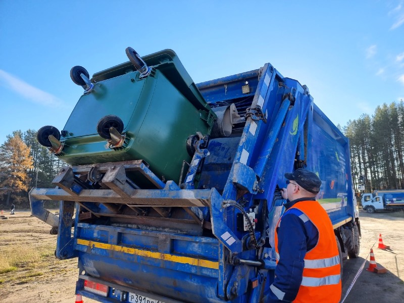 В Коми выберут лучшего водителя мусоровозной техники