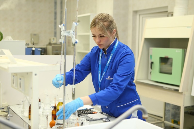 Испытательные лаборатории АО "Транснефть – Север" провели свыше 9,5 тысяч исследований нефти за первое полугодие 2025 года