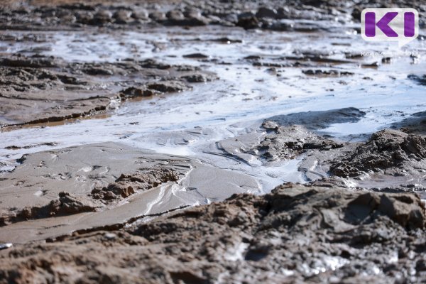 Нефтесодержащая жидкость попала в водоем в Усинске 