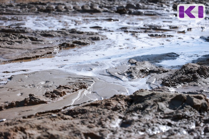 Нефтесодержащая жидкость попала в водоем в Усинске 