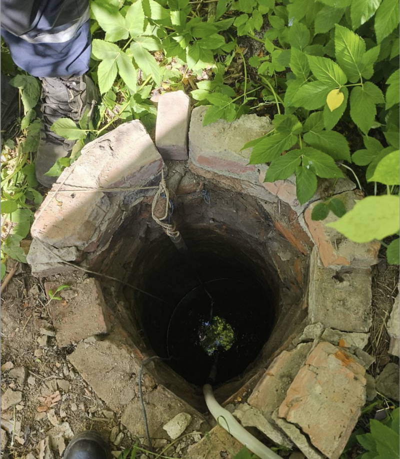 В Сыктывкаре ребенок провалился в колодец, накрытый тряпкой