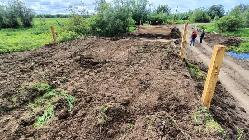 Готовь зимник летом: в Усть-Цилемском районе идут работы по оборудованию переезда через Старицу Полой для зимней дороги