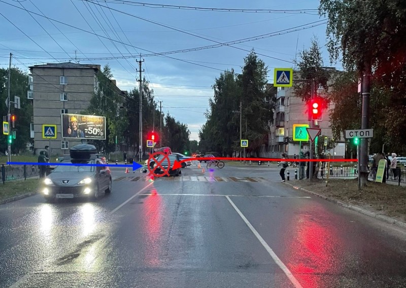 В Ухте аккуратный водитель Opel Astra отправил байкера в больницу