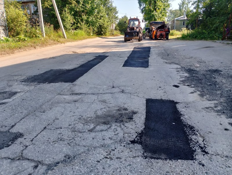 Сыктывкарские дорожники объяснили причину медленного ремонта дороги в Дырносе
