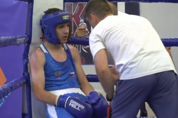 Сыктывкарский боксер вышел в полуфинал первенства Европы