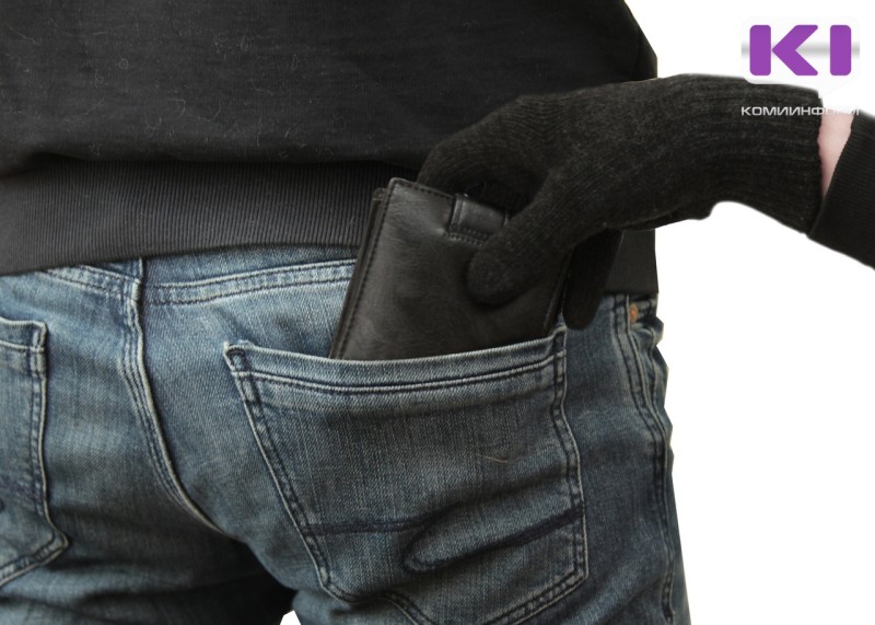 В Эжве осужден мужчина, который похитил из кошелька пенсионера 190 тыс. рублей