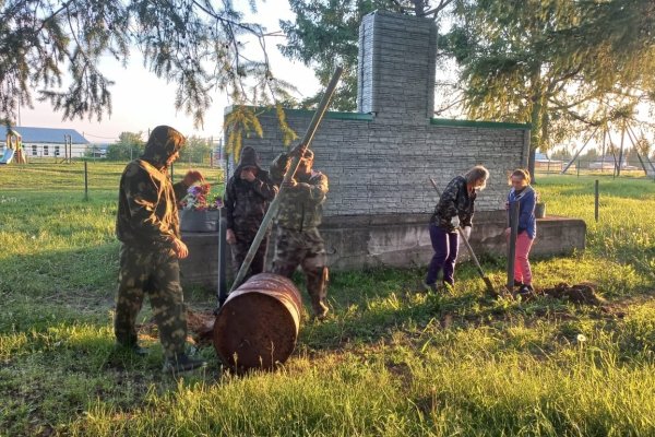 Жители ижемского Няшабожа благоустраивают общественные территории к юбилею села