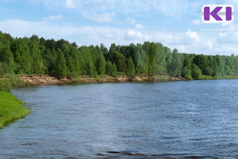 В Усть-Куломском районе добровольцы на лодках всю ночь прочесывали реку в поисках утонувшего подростка