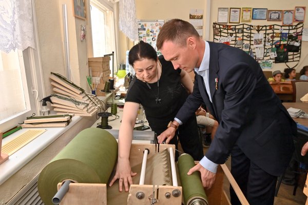 Станислав Кочев поблагодарил волонтёров за помощь фронту и рассказал воспитанникам 