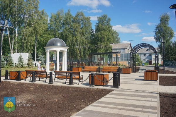 Благоустройство территории у мемориала участникам Великой Отечественной войны в поселке Краснозатонском находится на завершающем этапе