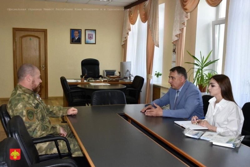 Министр юстиции Коми провел встречу с героем СВО в рамках программы "Пера. Путь героя"
