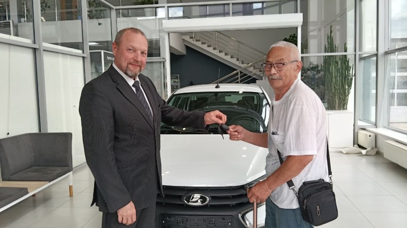 Ключи от новых автомобилей получили четверо жителей Коми, пострадавших на производстве