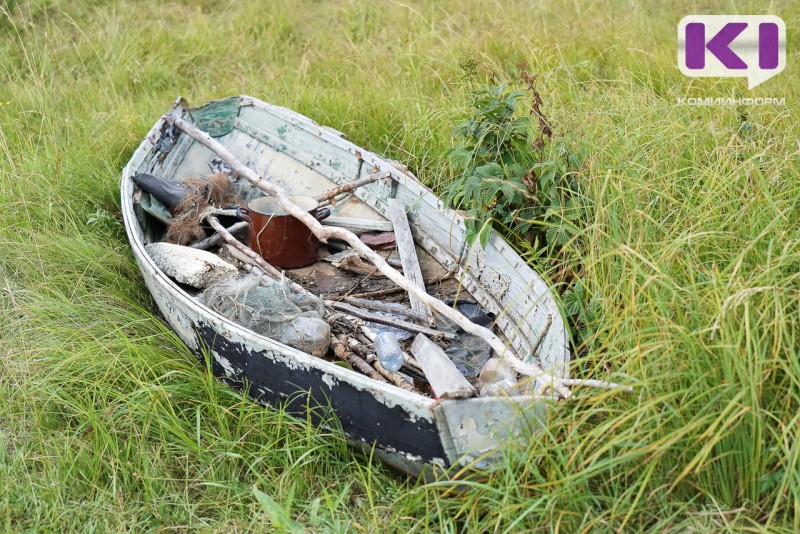 Сыктывкарец перевернулся на самодельной лодке, очевидцы не стали ему помогать 