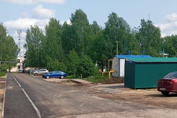 В Зеленце заасфальтировали тротуар и проезд