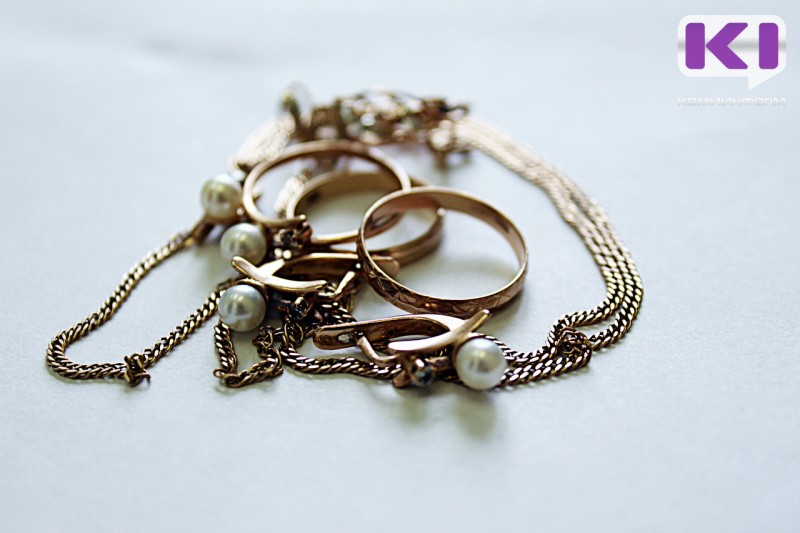 18-летняя ухтинка украла у родственницы драгоценности на 400 тысяч рублей