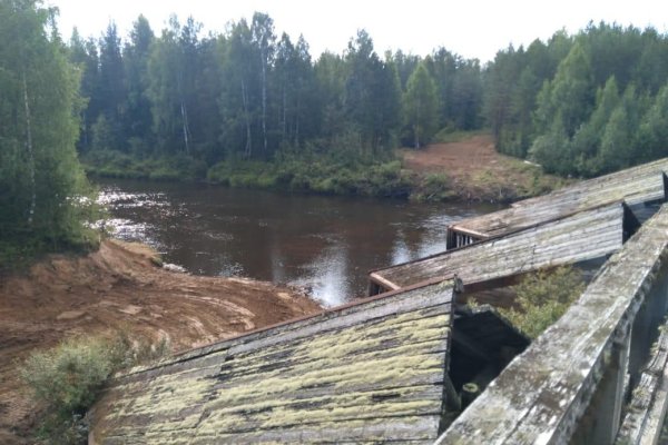 Силами Сыктывкарского ЛПК завершена очистка русла реки Сысола у моста 