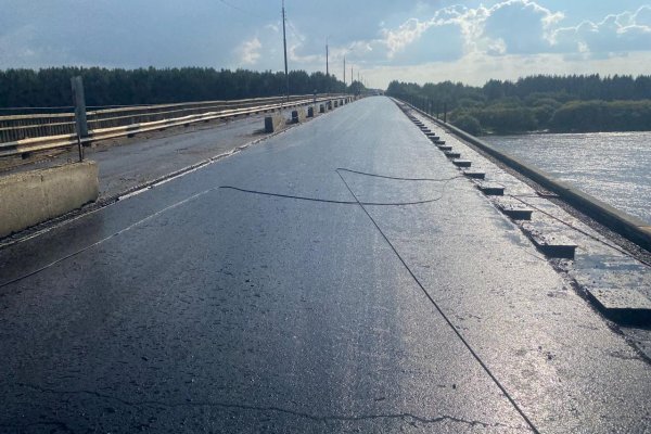 В Коми продолжаются ремонтные работы на мосту через р. Вычегда

