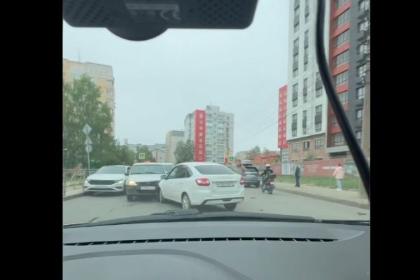 Пассажирка Lada Granta получила сотрясение мозга в ДТП с четырьмя машинами в Сыктывкаре 