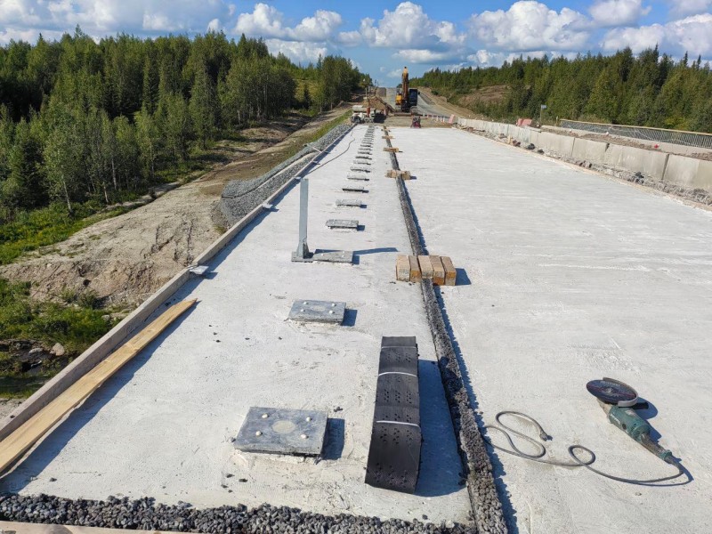 На дороге Усинск – Нарьян-Мар ремонтируют мост через реку Турунъель

