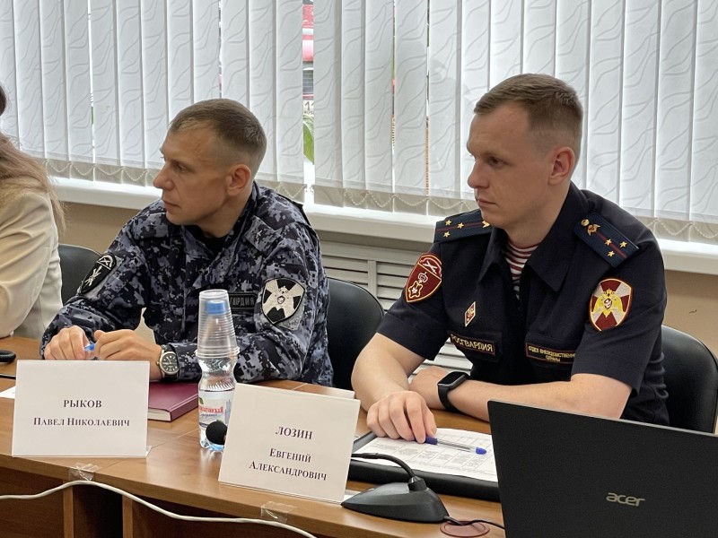 В Коми росгвардейцы завершили проверку образовательных учреждений