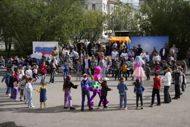 В Воркуте ярко отметили 104-ю годовщину Республики Коми и День Государственного флага России

