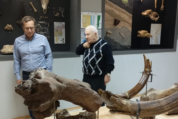 Почетному гражданину Коми Михаилу Пеймеру провели экскурсию по Геологическому музею им. А.А. Чернова