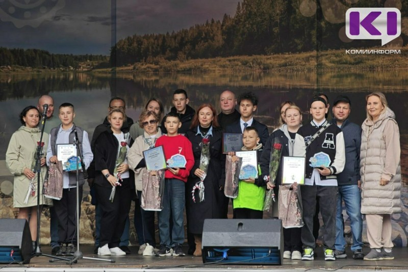 На Стефановской площади Сыктывкара открыли Аллею общественного признания отличившихся детей и подростков "Маленький герой"