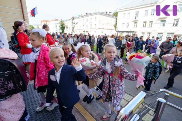 Из поколения в поколение: в Сыктывкаре первоклассники пришли в обновленное здание Пушкинской гимназии