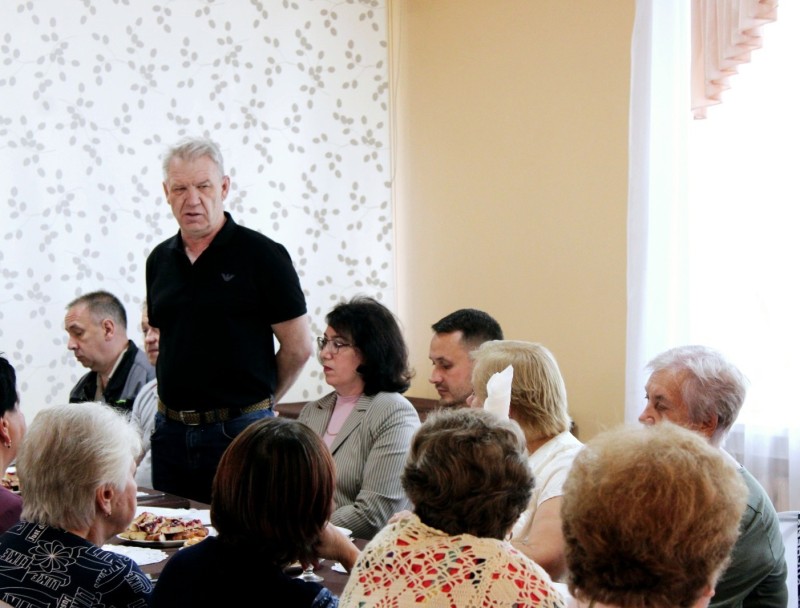 На Жешартском фанерном комбинате прошла встреча генерального директора с ветеранами завода