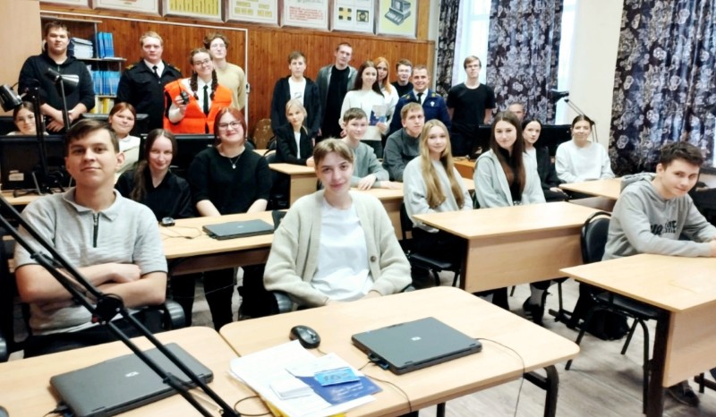 "Ярмарка профессий" в Демьяновской школе объединила старшеклассников из разных уголков Подосиновского района

