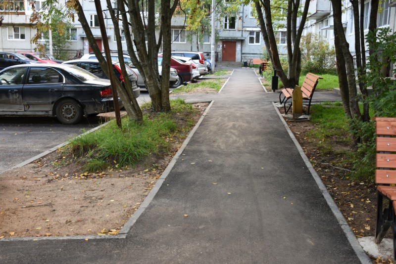 В Эжве благоустроили несколько дворов в рамках федеральной программы