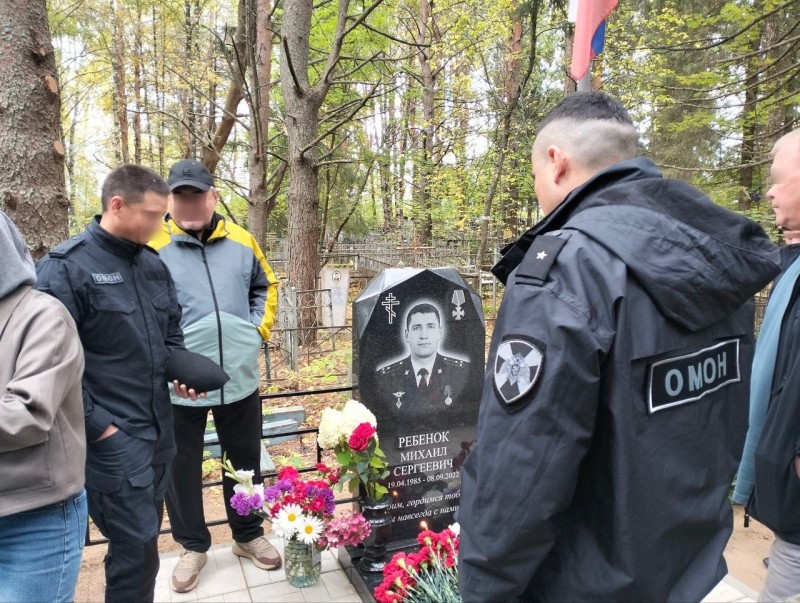 Сотрудники ОМОН "Зырянин" почтили память сослуживцев, погибших при исполнении служебного долга

