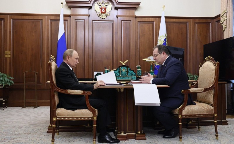 Ростислав Гольдштейн передал Владимиру Путину усть-цилемское масло