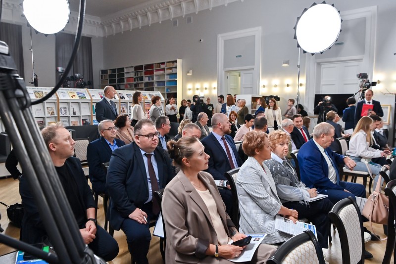 В "Черноморской зорьке" построят бассейн - Ростислав Гольдштейн на прямой линии озвучил планы по развитию лагеря