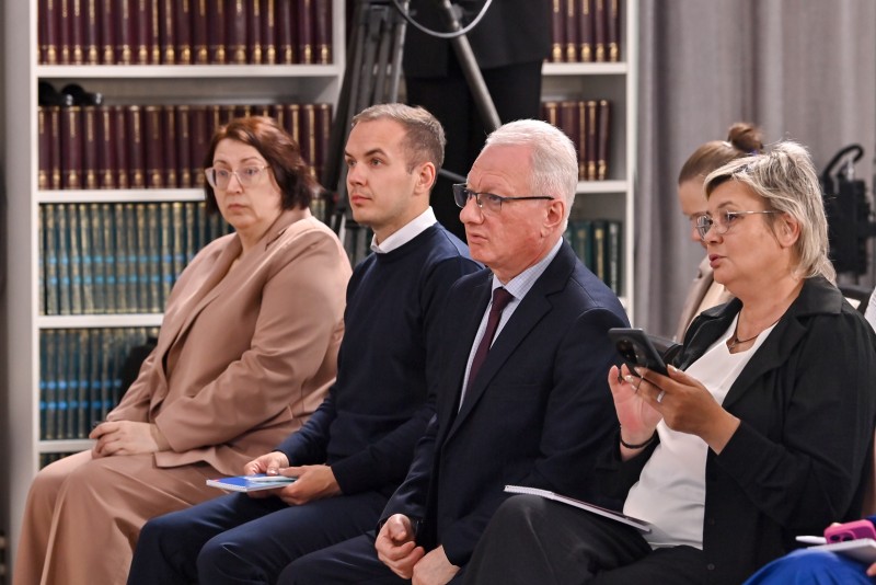 "Ростислав Гольдштейн дома, и это чувствовалось в каждом его ответе" - Геннадий Левицкий о прямой линии врио главы Коми