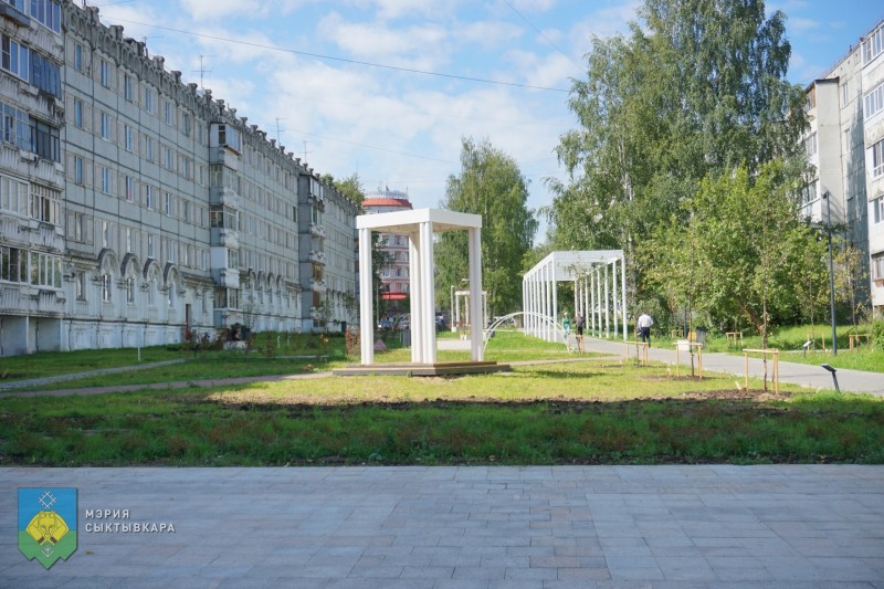 Сыктывкарская администрация расторгла контракт с подрядчиком, занимавшимся озеленением "Яблоневой аллеи"