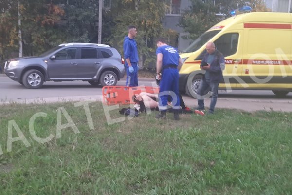 В Ухте водитель самоката госпитализирован после столкновения с машиной 