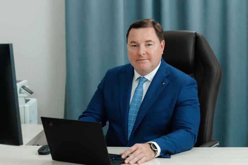 Генеральный директор СЛПК Владимир Дружков поздравляет жителей Коми с Днём работников леса